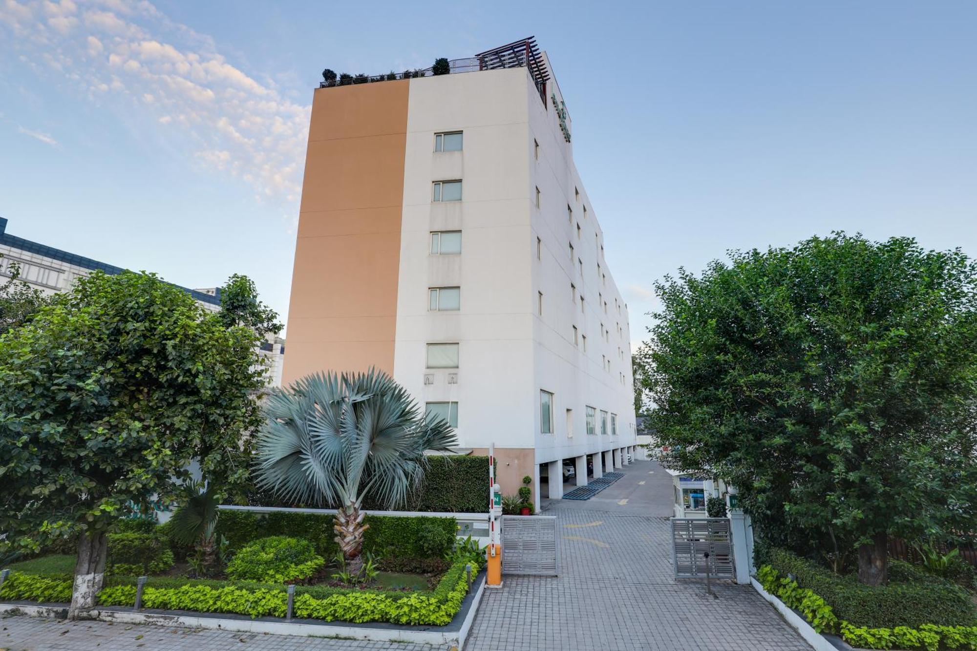 Lemon Tree Hotel Chandigarh Exterior photo